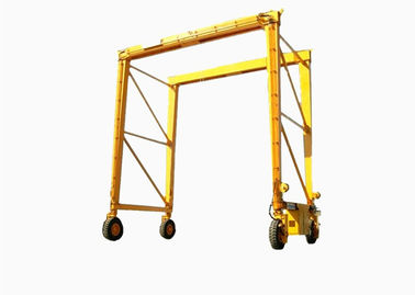 Yellow Quayside Container Lifting Cranes With Spreader For Port Solutions